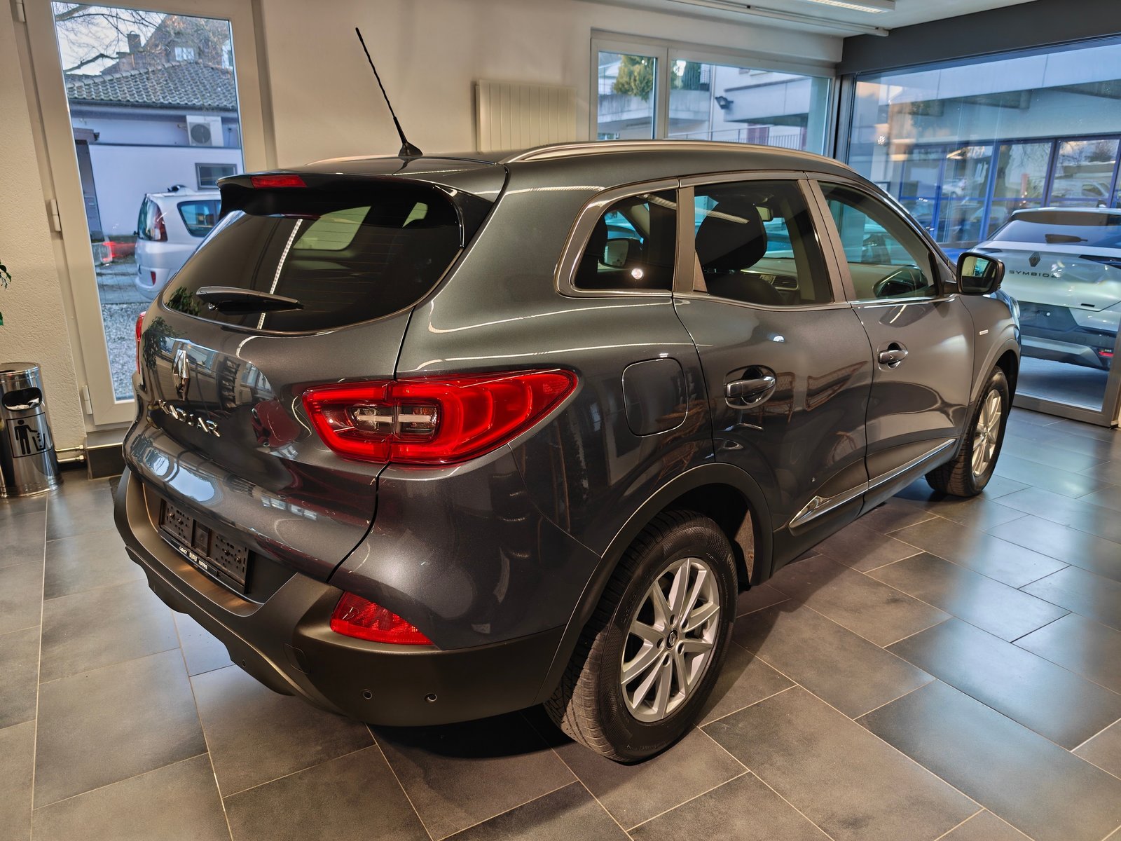 RENAULT Kadjar 1.2 16V Turbo Swiss Edition EDC, Petrol, Second hand / Used, Automatic - 4