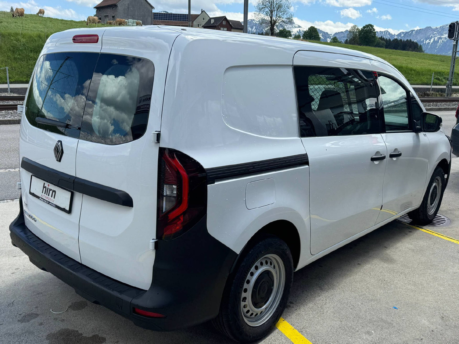RENAULT Kangoo Van L2 1.3 TCe 130 Extra, Petrol, New car, Automatic - 3