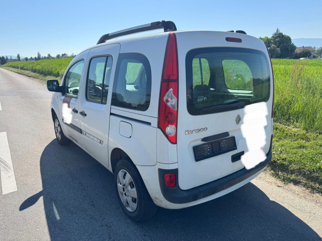 RENAULT KANGOO 1.6 16V 106 Privilège, Essence, Occasion / Utilisé, Manuelle - 6