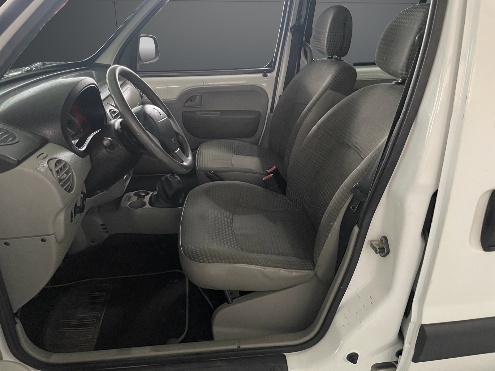 RENAULT Kangoo 1.6 16V Expression, Benzin, Occasion / Gebraucht, Handschaltung - 5