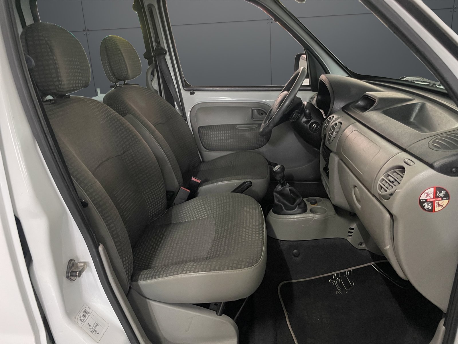 RENAULT Kangoo 1.6 16V Expression, Benzin, Occasion / Gebraucht, Handschaltung - 6