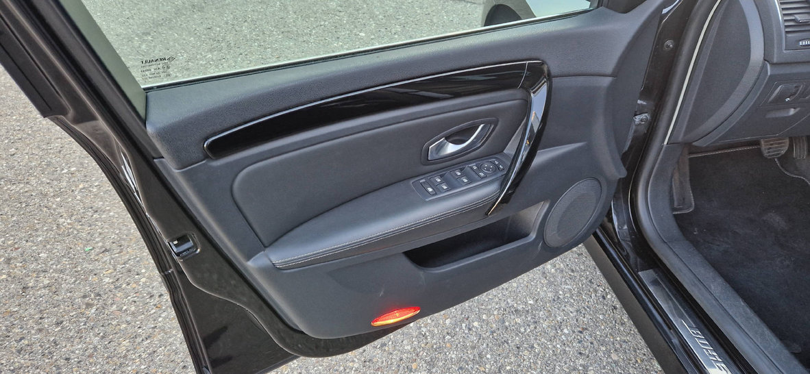RENAULT Laguna Grandtour 2.0 dCi 173 Bose Edition, Diesel, Occasion / Utilisé, Automatique - 3