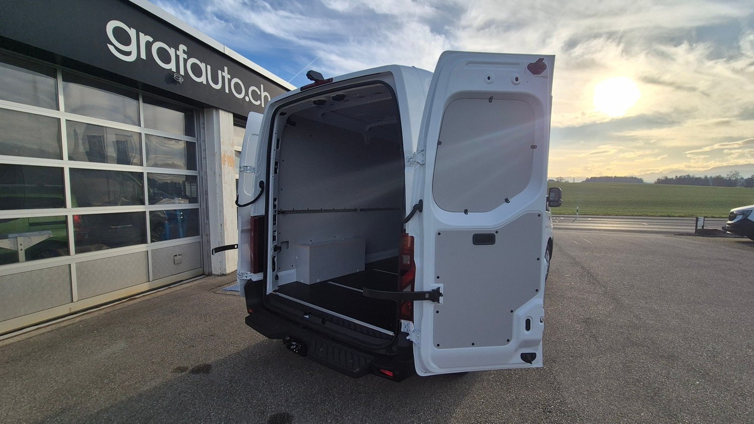 RENAULT E-Tech Master Red VAN L2H2 87kWh, Electric, New car, Automatic - 2