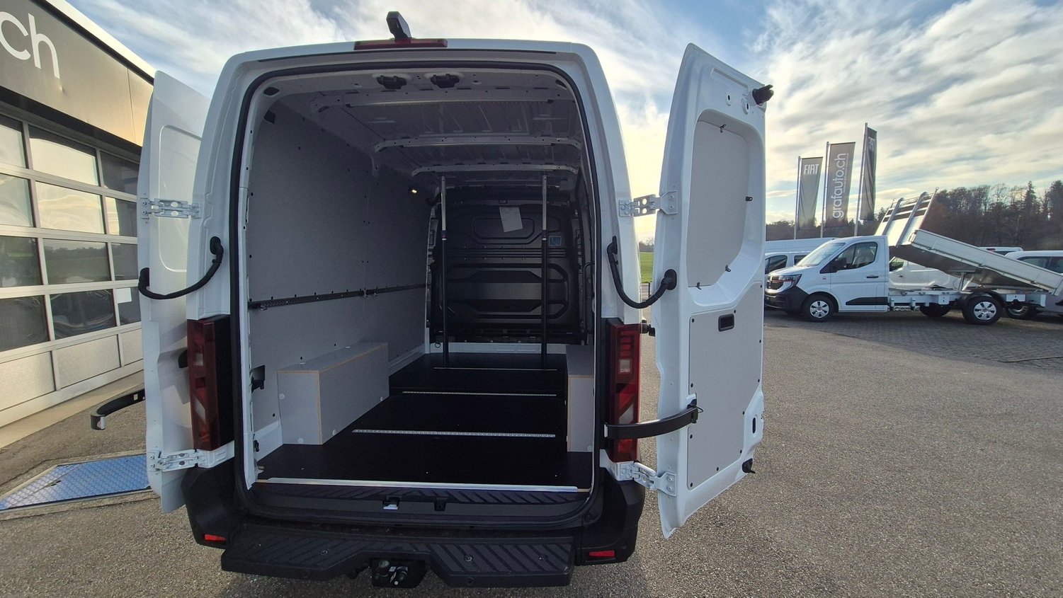 RENAULT E-Tech Master Red VAN L2H2 87kWh, Electric, New car, Automatic - 3