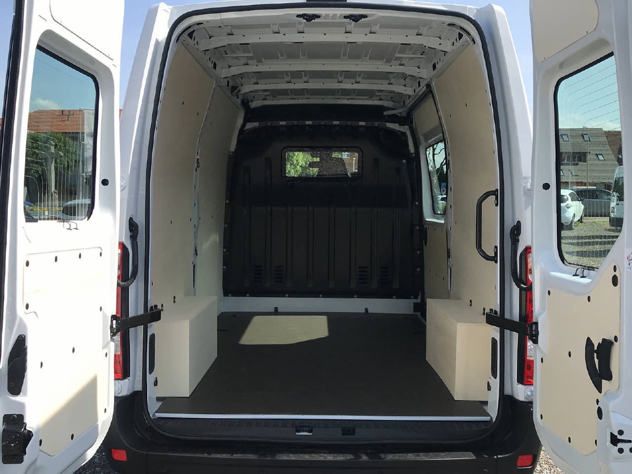 RENAULT Neuer Master Kastenwagen KW Frontantrieb L2H2 3.5t 2.3 Blue , Diesel, Second hand / Used, Manual - 4