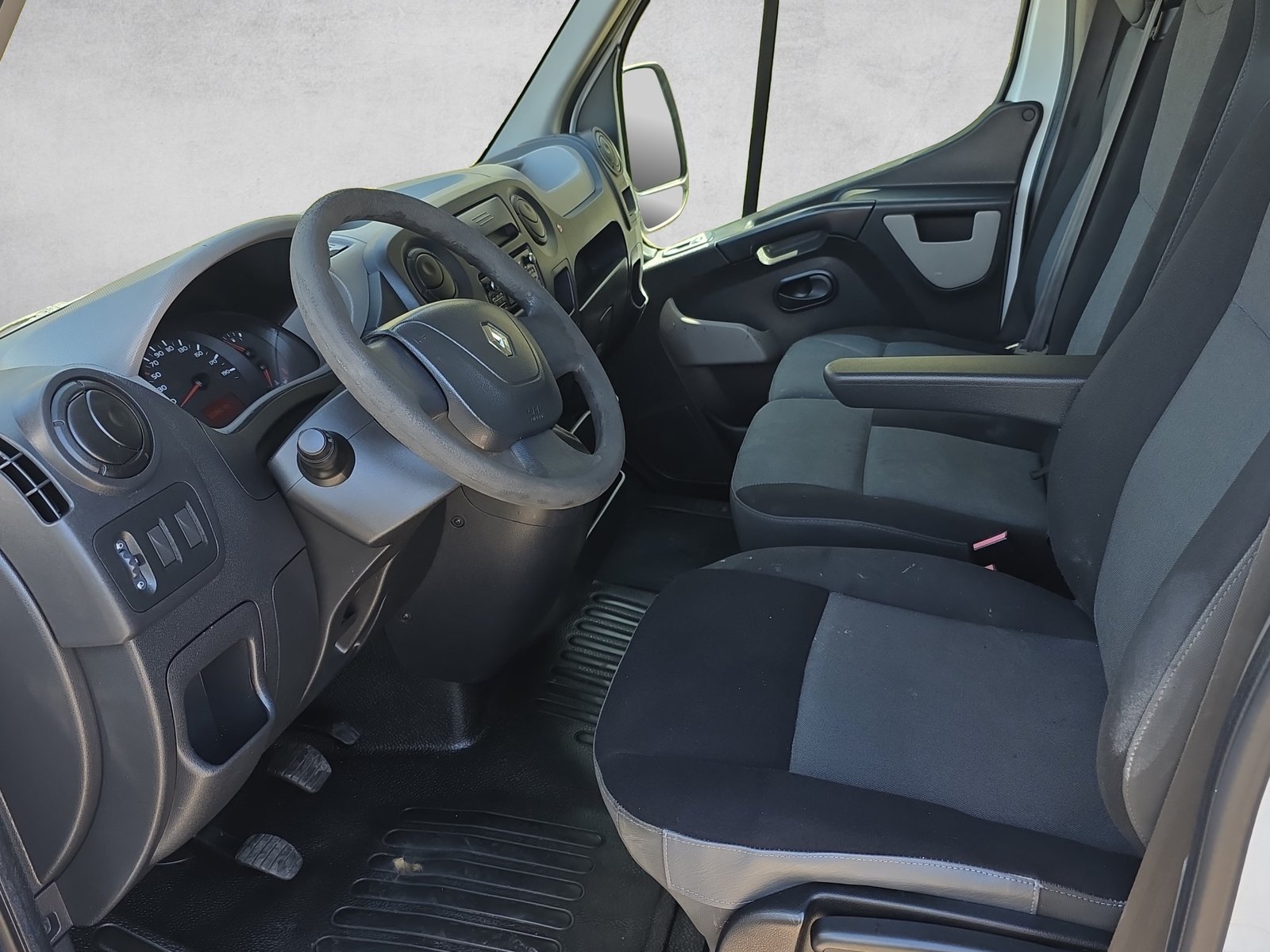 RENAULT Master T35 2.3dCi L2H2 A, Diesel, Second hand / Used, Manual - 6