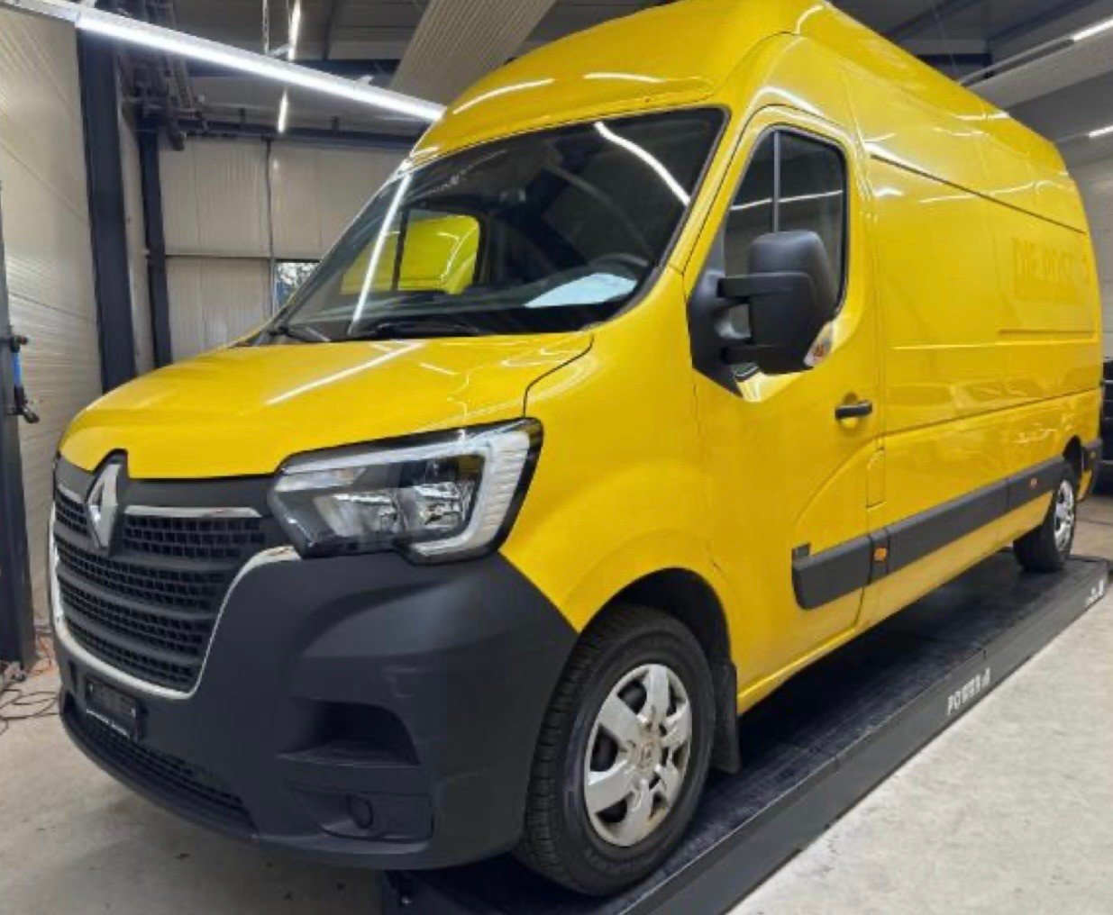 RENAULT Master T35 2.3dCi 135 L3H3