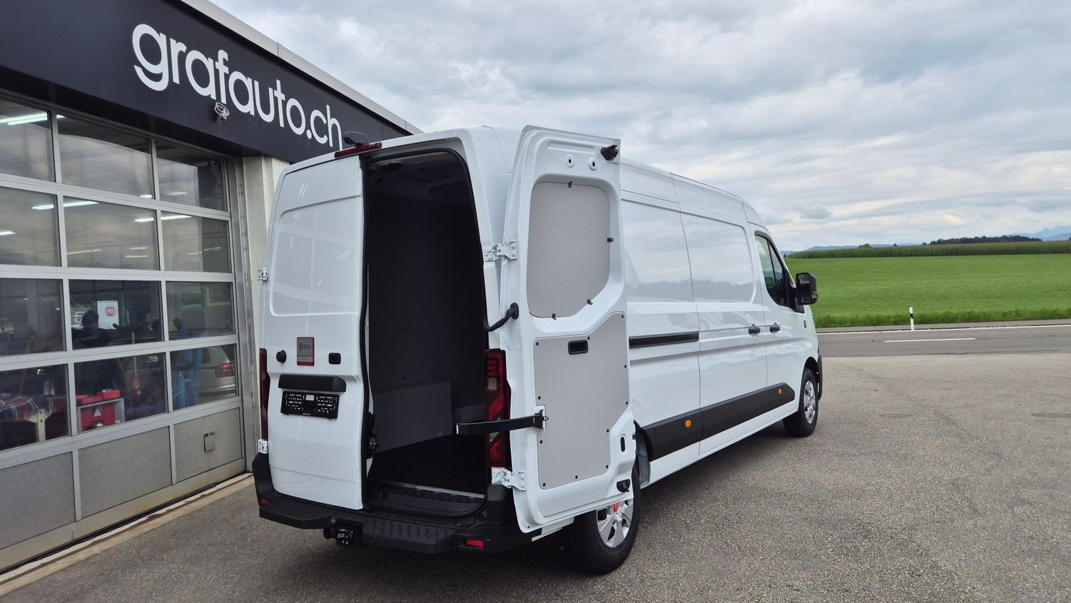 RENAULT MASTER RED L3H2 2.0 dCi170 BVA9, Diesel, Ex-demonstrator, Automatic - 2