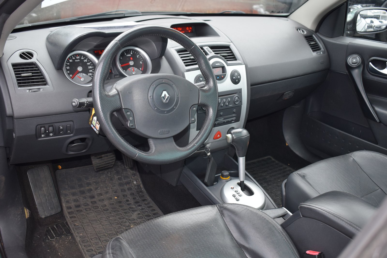 RENAULT Mégane C-C 2.0 16V Dynamique Confort, Petrol, Second hand / Used, Automatic - 5