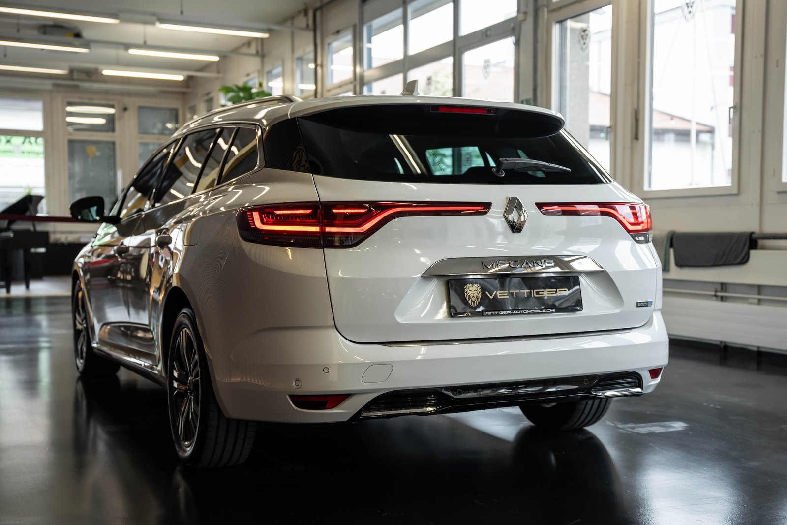 RENAULT Mégane Grandtour 1.6 E-Tech Intens, Plug-in-Hybrid Benzina/Elettrica, Occasioni / Usate, Automatico - 4
