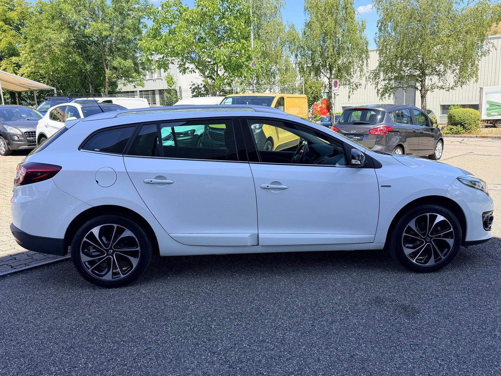 RENAULT Mégane Grandtour 1.2 16V Turbo Swiss Edition, Petrol, Second hand / Used, Manual - 2