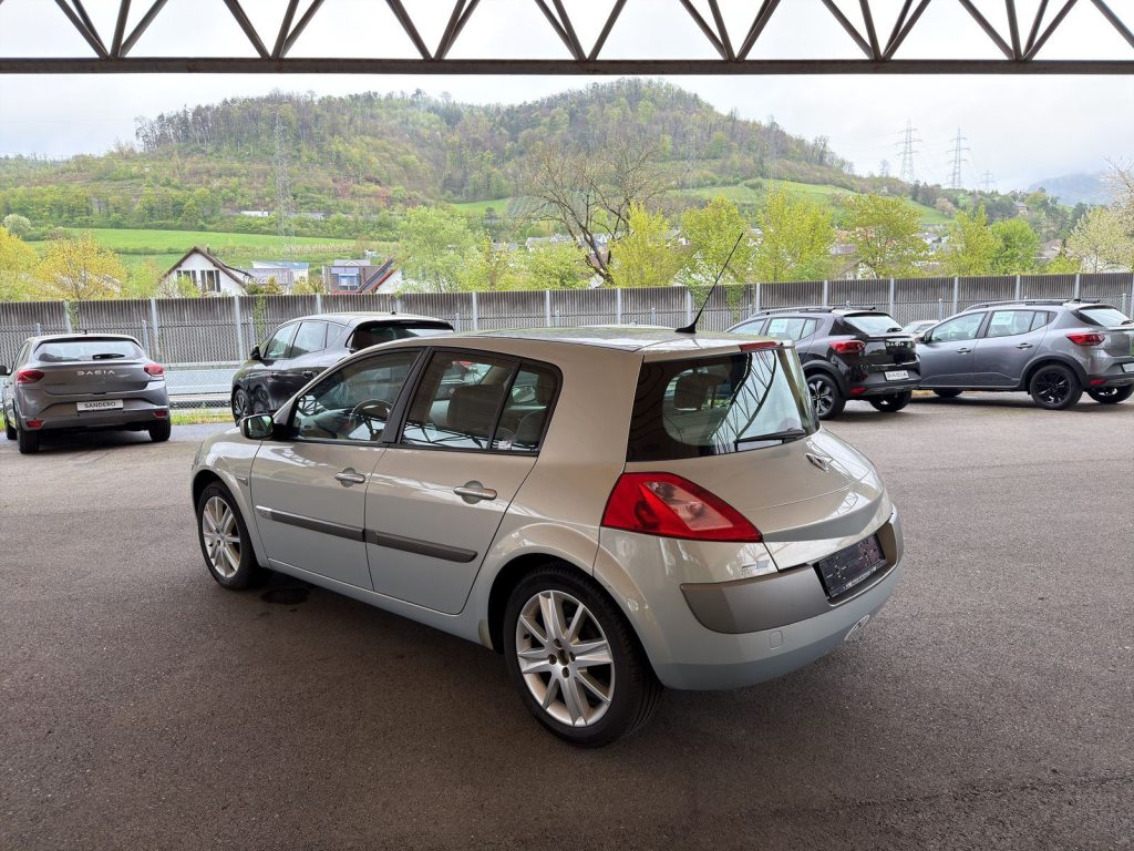 RENAULT MÉGANE 2.0 16V Priv. Luxe, Benzina, Occasioni / Usate, Automatico - 3