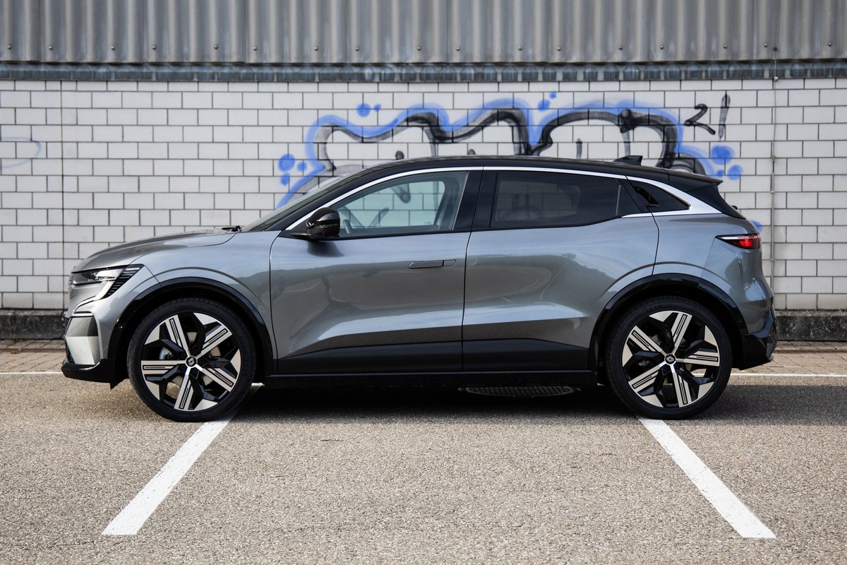 RENAULT Mégane E-TECH EV60 Iconic, Electric, Second hand / Used, Automatic - 5