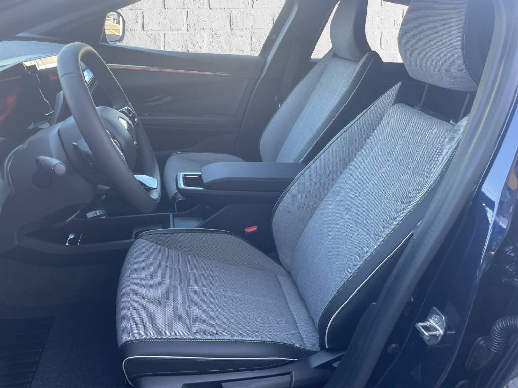 RENAULT Megane E-Tech 100% electric techno 220 PS Comfort Range, Electric, Second hand / Used, Automatic - 6