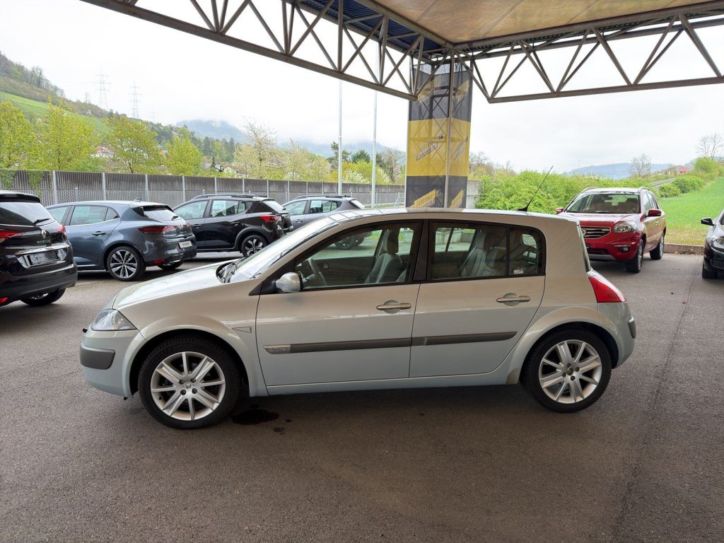 RENAULT MÉGANE 2.0 16V Priv. Luxe, Benzina, Occasioni / Usate, Automatico - 2