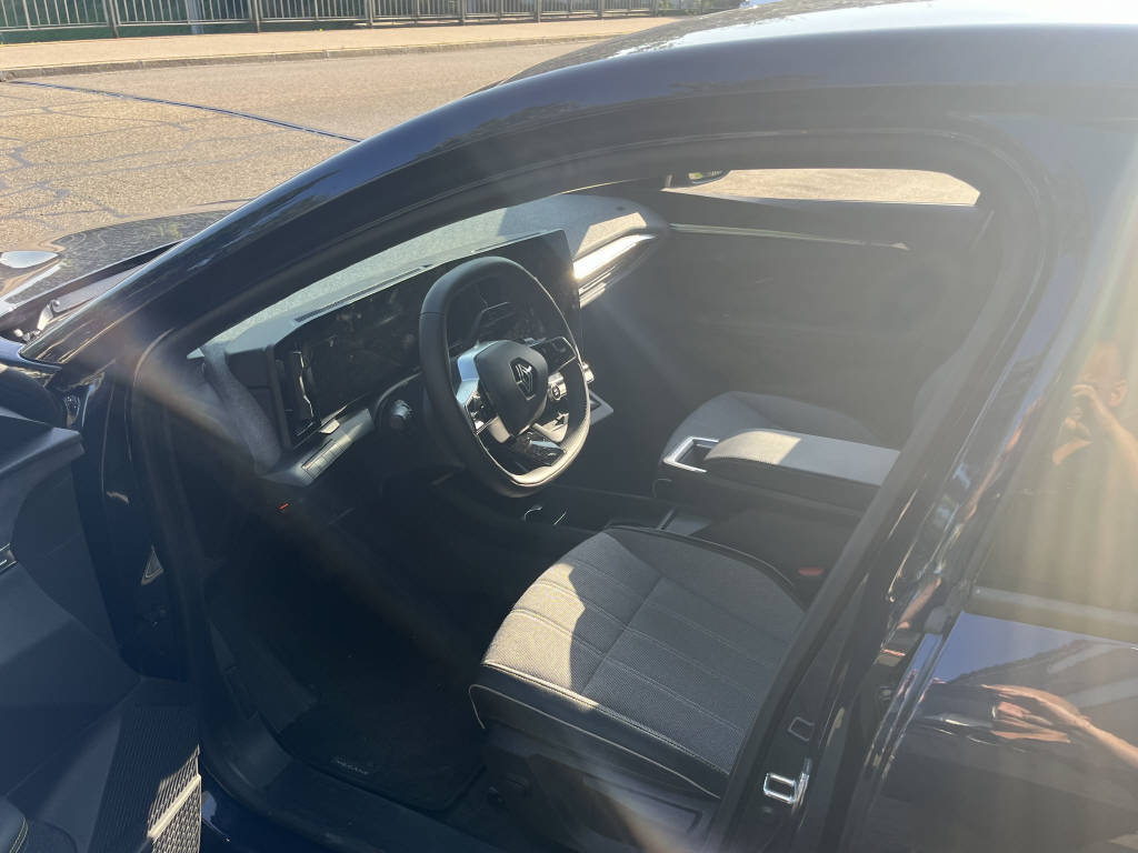 RENAULT Mégane E-Tech techno, Electric, Ex-demonstrator, Automatic - 4
