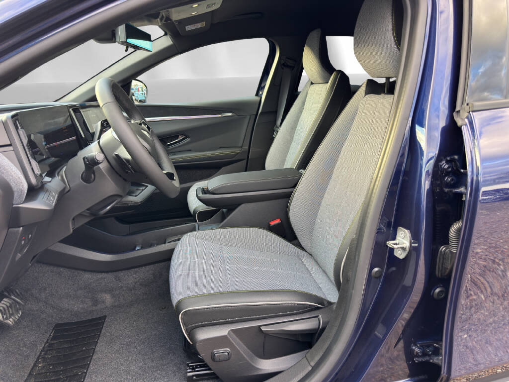 RENAULT Mégane E-Tech techno, Electric, Ex-demonstrator, Automatic - 4
