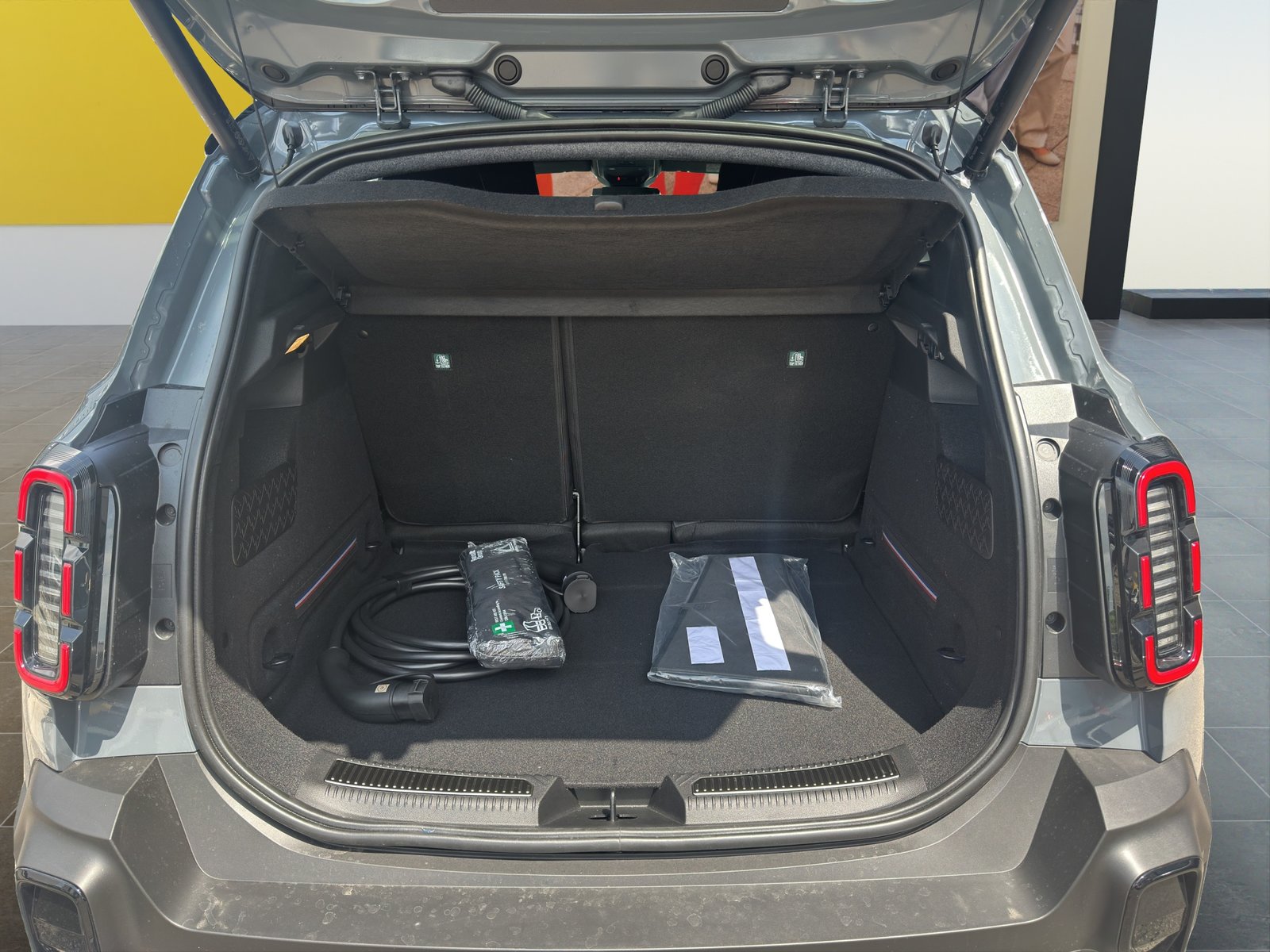 RENAULT R4 E-Tech Comfort Range 52 kWh Iconic, Elektro, Neuwagen, Automatik - 4
