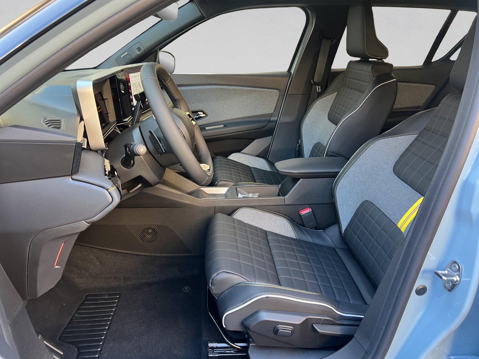 RENAULT R4 E-Tech Comfort Range 52 kWh Iconic, Electric, New car, Automatic - 5