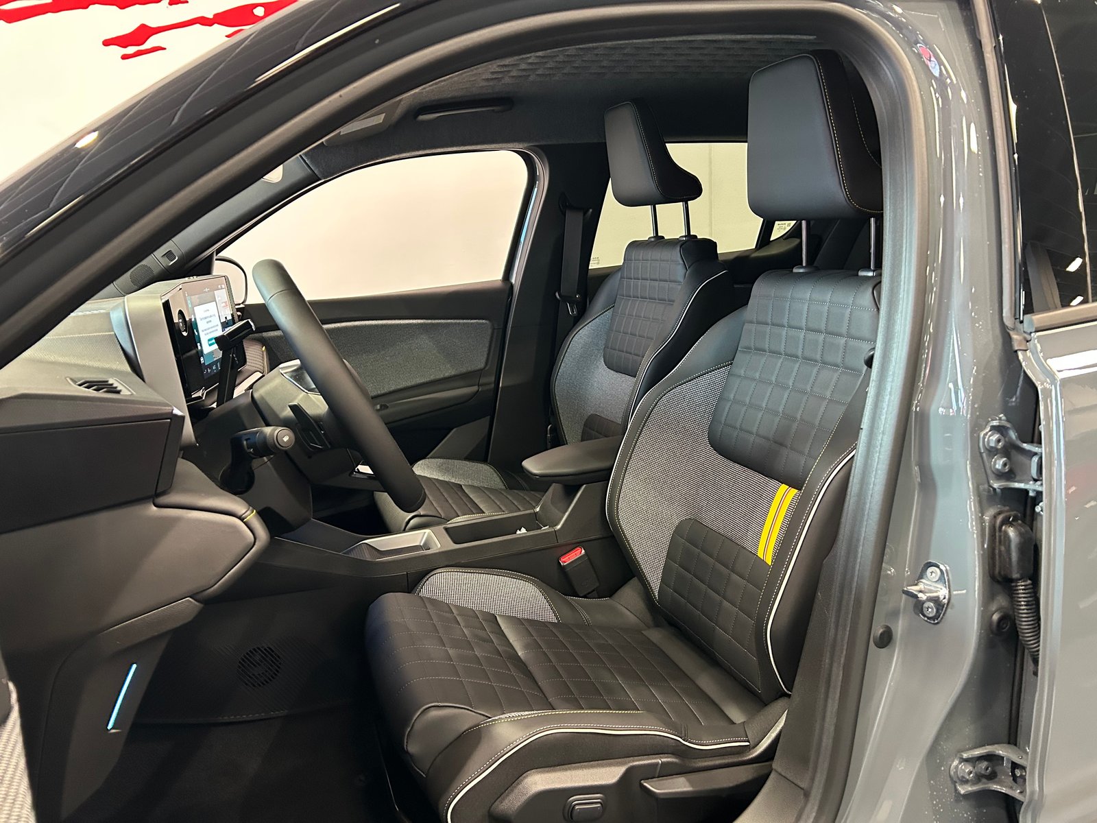 RENAULT R4 E-Tech Comfort Range 52 kWh Iconic, Electric, New car, Automatic - 7
