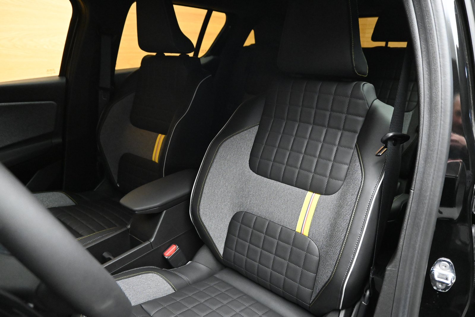 RENAULT R4 E-Tech Comfort Range 52 kWh Iconic, Électrique, Voiture nouvelle, Automatique - 6