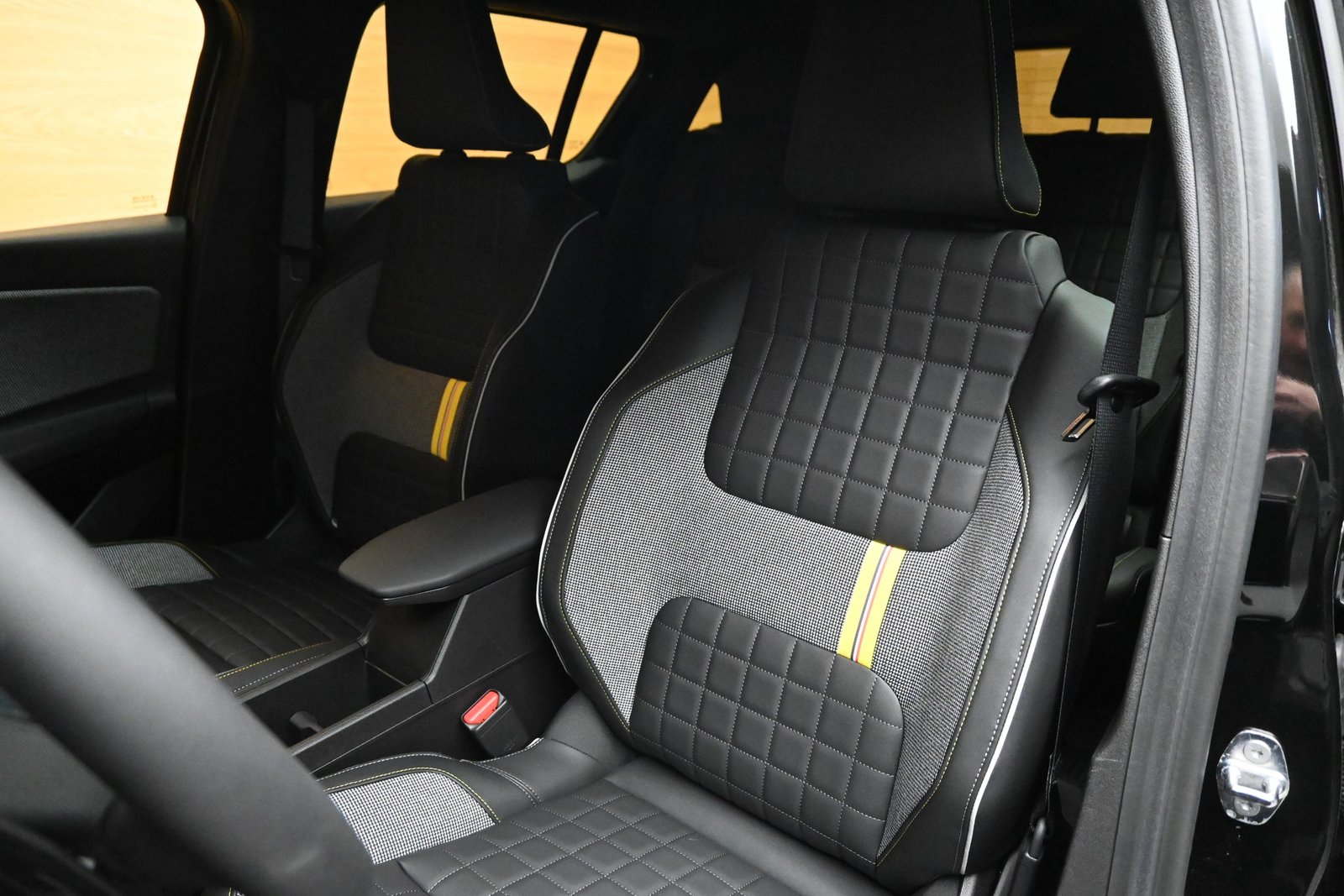 RENAULT R4 E-Tech Comfort Range 52 kWh Iconic, Électrique, Voiture nouvelle, Automatique - 6