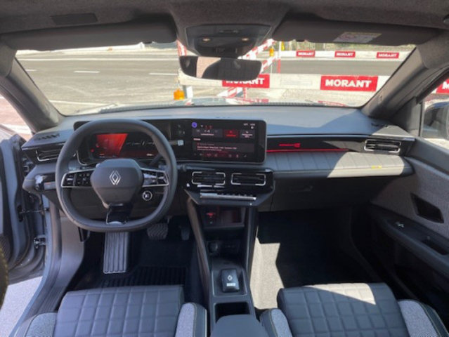 RENAULT R4 E-Tech CR 52kWh Iconic, Elettrica, Occasioni / Usate, Automatico - 6