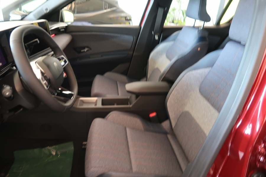 RENAULT R4 E-Tech Comfort Range techno, Électrique, Voiture nouvelle, Automatique - 4