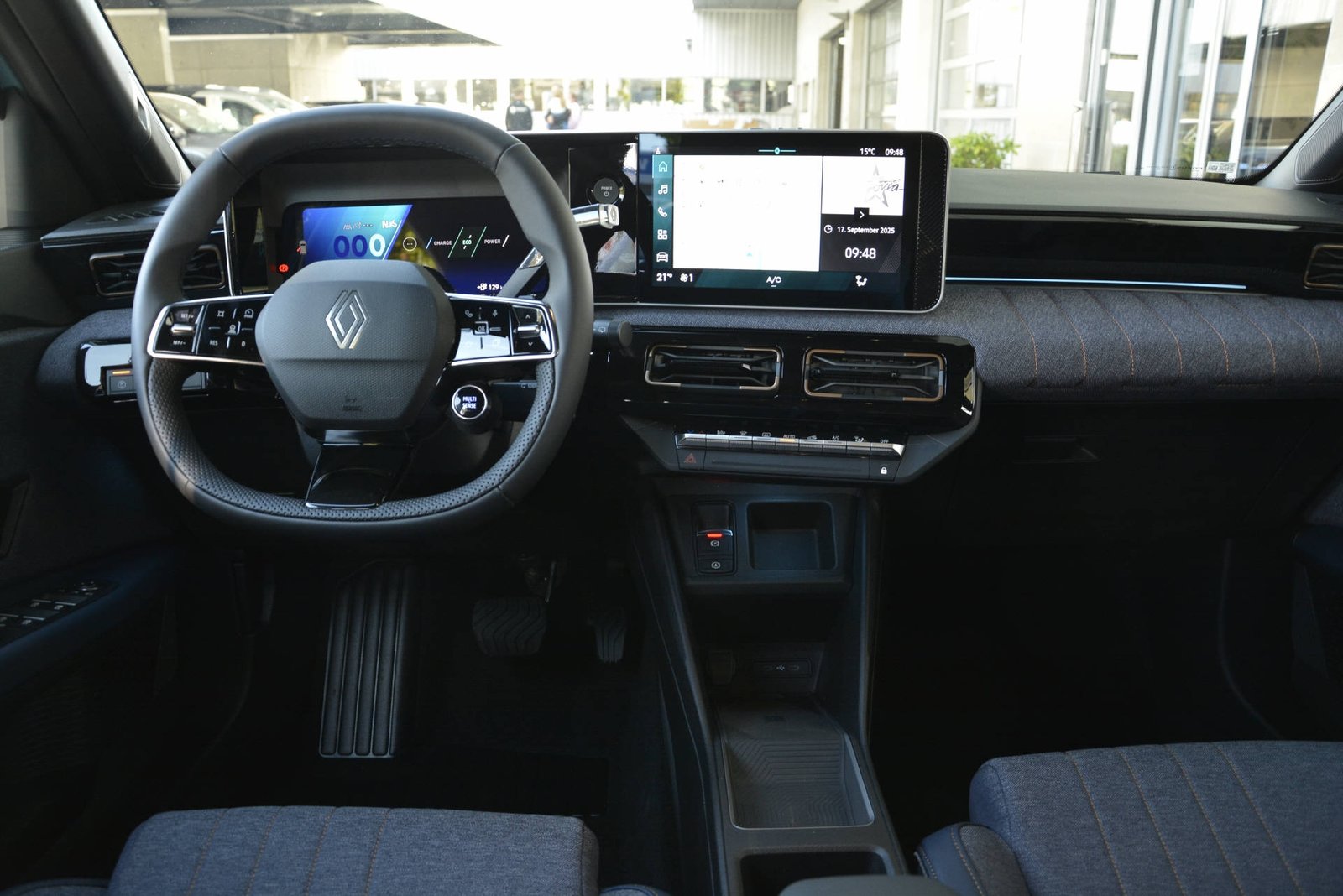RENAULT R4 E-TECH ELECTRIC techno 150PS Comfort Range, Électrique, Voiture nouvelle, Automatique - 5