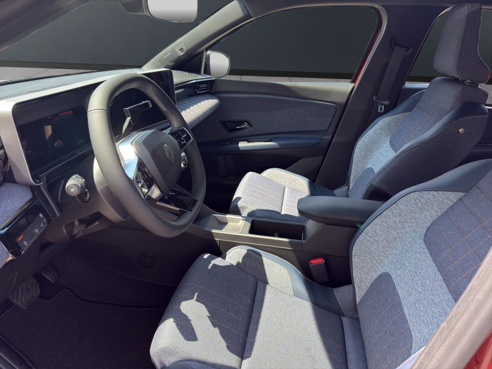 RENAULT R4 E-TECH ELECTRIC techno "plein sud®", Electric, New car, Automatic - 7