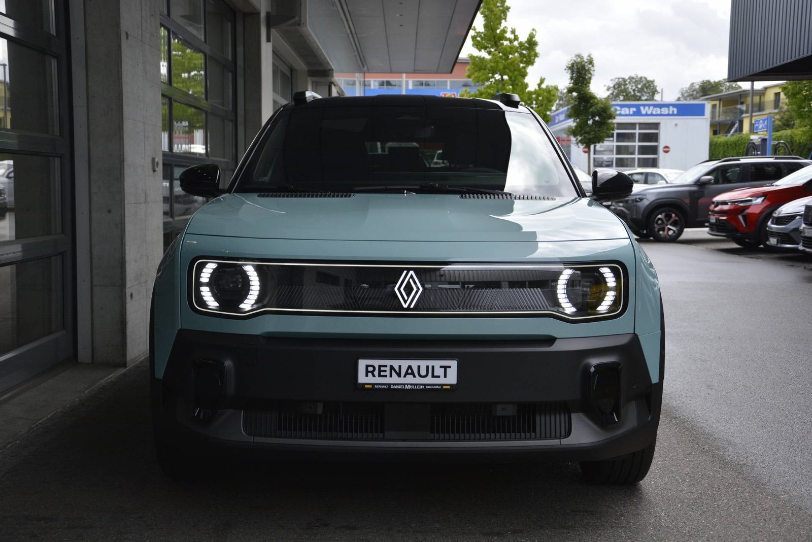 RENAULT R4 E-Tech electric iconic 150 Comfort, Electric, Ex-demonstrator, Automatic - 2