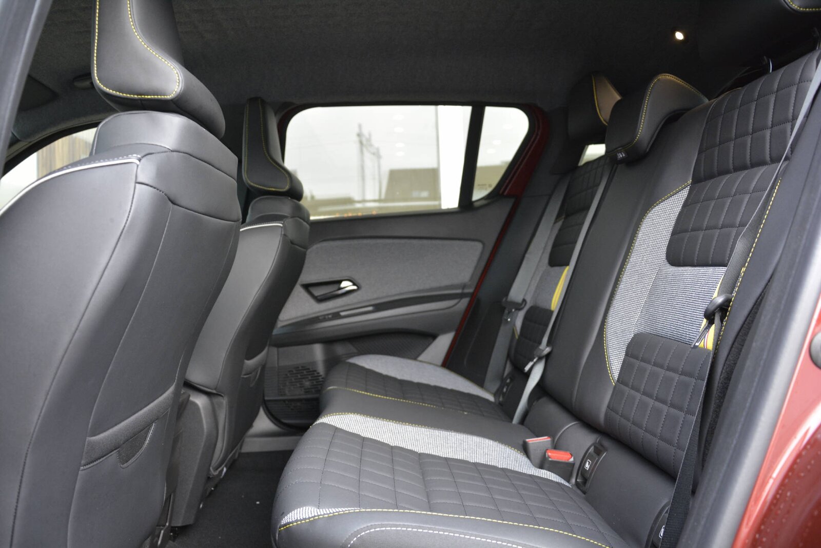 RENAULT R4 E-Tech electric iconic 150 Comfort Range, Elektro, Vorführwagen, Automatik - 7