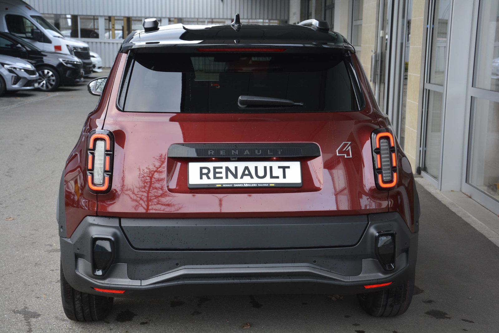 RENAULT R4 E-TECH ELECTRIC iconic 150PS Comfort Range, Electric, New car, Automatic - 5