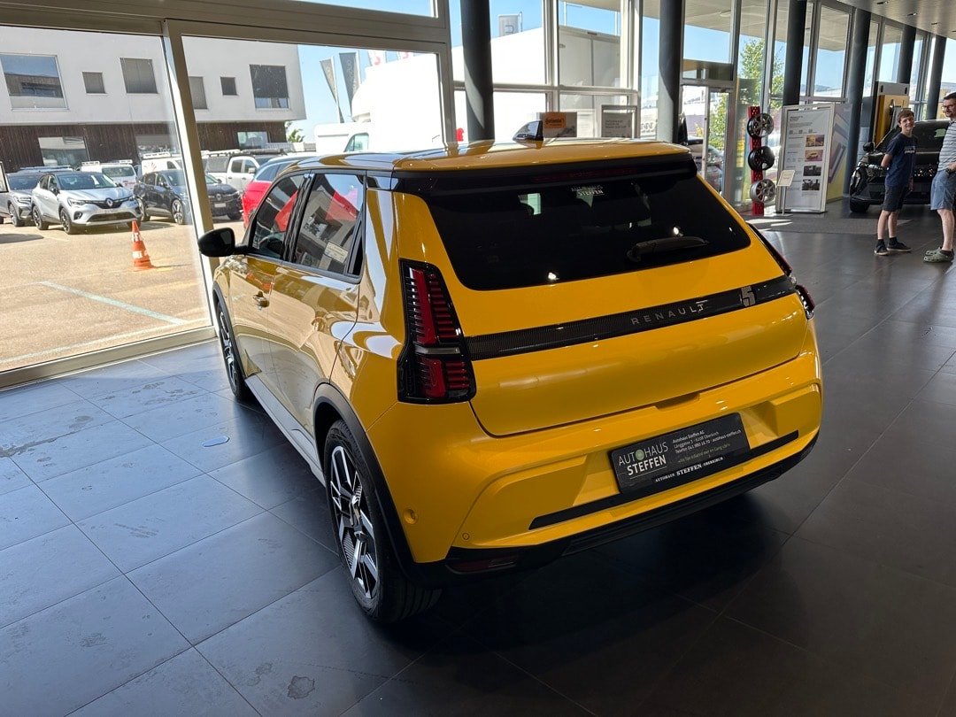 RENAULT R5 E-Tech Comfort Range 52 kWh Iconic Five, Electric, Second hand / Used, Automatic - 5