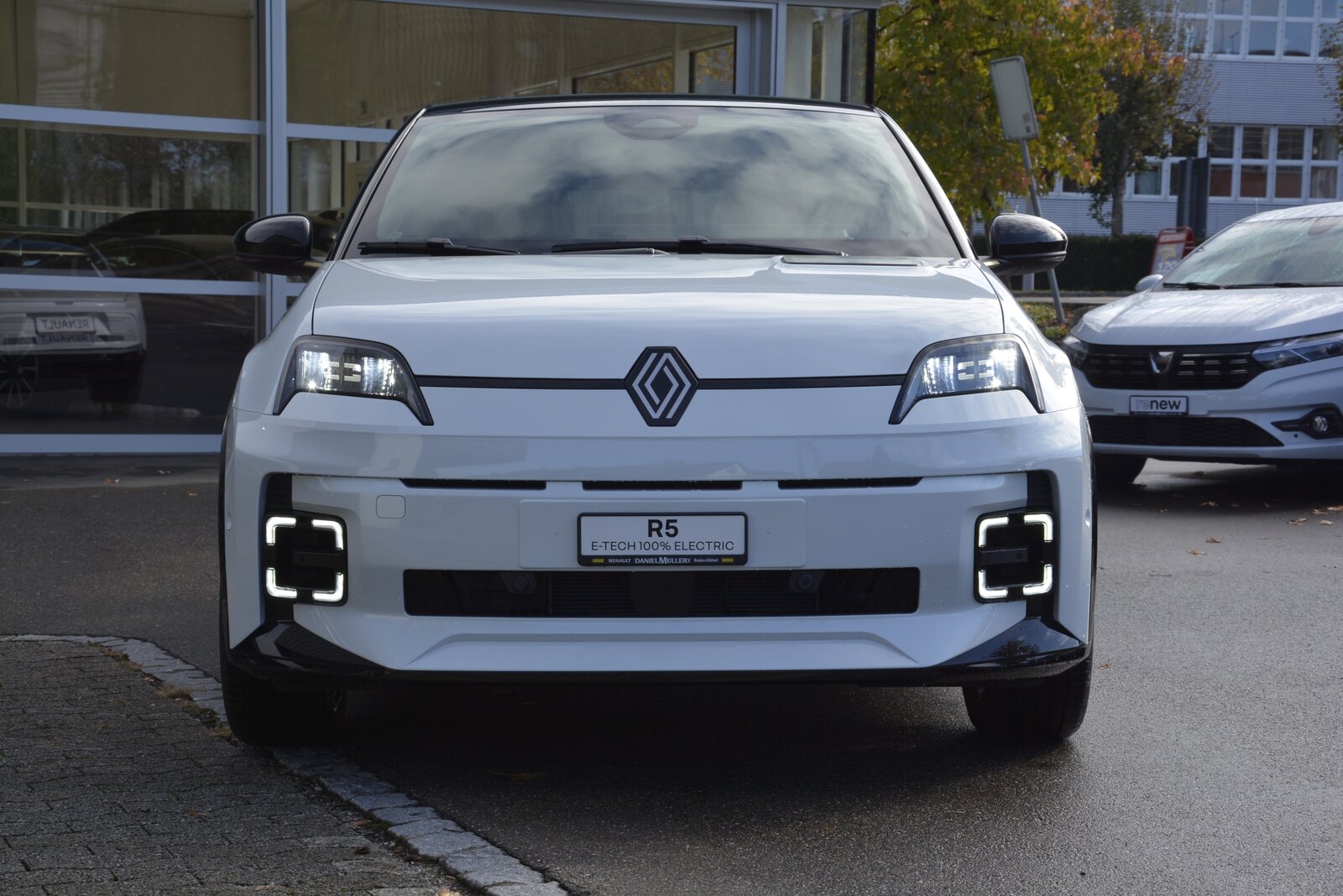 RENAULT R5 E-TECH ELECTRIC iconic five 150PS Comfort Range, Electric, New car, Automatic - 2
