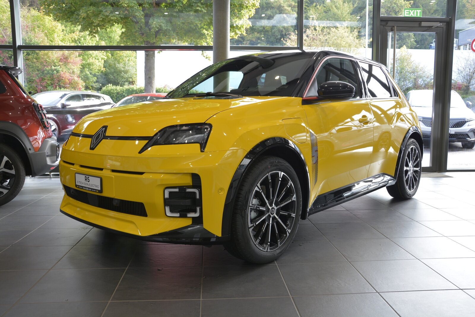 RENAULT R5 E-TECH ELECTRIC iconic five 150PS Comfort Range, Electric, New car, Automatic - 2