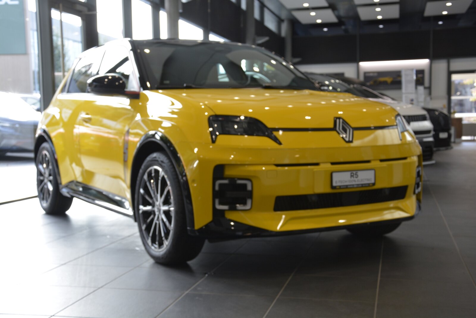 RENAULT R5 E-TECH ELECTRIC iconic five 150PS Comfort Range, Electric, New car, Automatic - 3