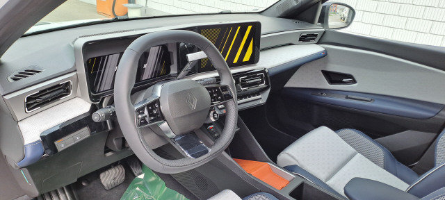 RENAULT R5 E-TechCR 52kWh Roland, Électrique, Occasion / Utilisé, Automatique - 7