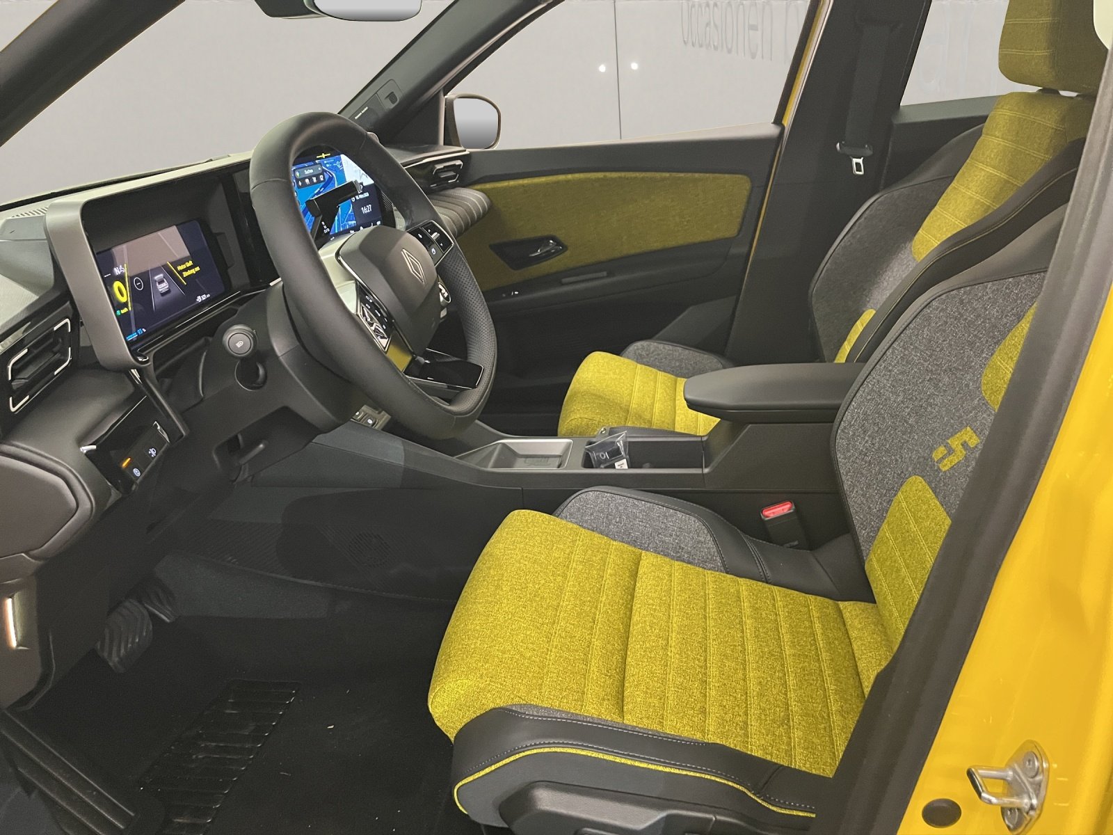 RENAULT R5 E-Tech Comfort Range iconic, Electric, Ex-demonstrator, Automatic - 5