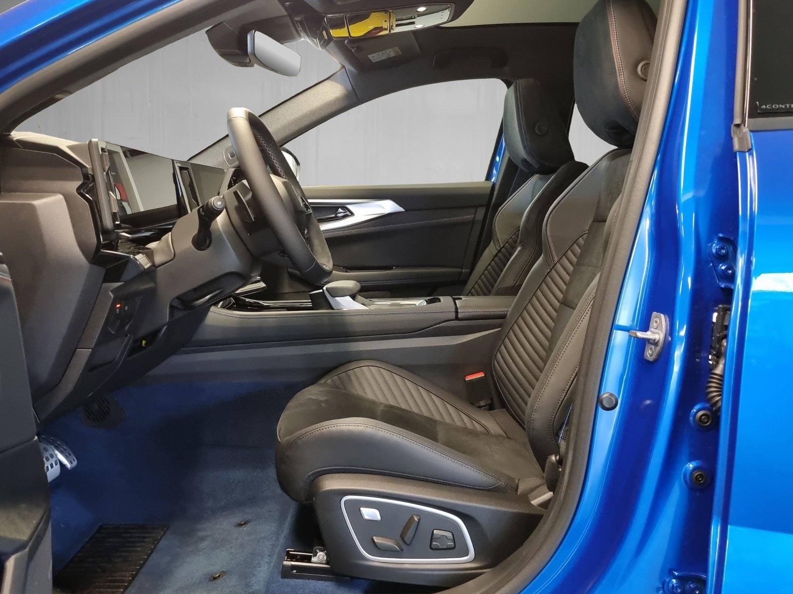 RENAULT RAFALE HYBRID E-TECH Atelier Alpine hyper hybrid E-Tech 4x4 , Plug-in-Hybrid Petrol/Electric, New car, Automatic - 6