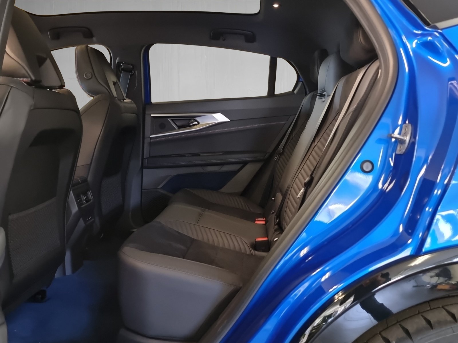 RENAULT RAFALE HYBRID E-TECH Atelier Alpine hyper hybrid E-Tech 4x4 , Plug-in-Hybrid Petrol/Electric, New car, Automatic - 7