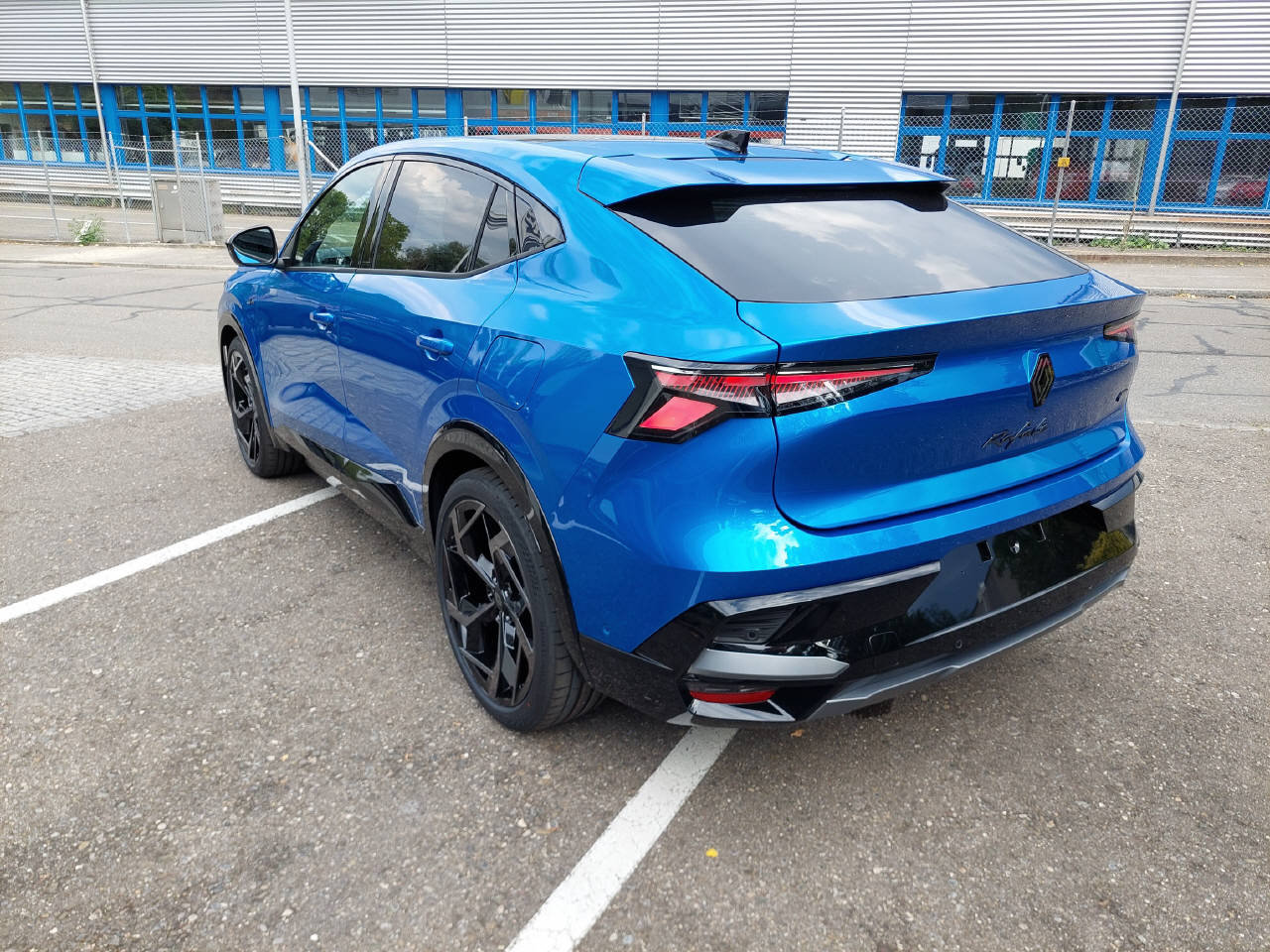 RENAULT Rafale E-Tech Plug-in Atelier Alpine 300PS 4x4, Plug-in-Hybrid Benzina/Elettrica, Auto nuove, Automatico - 4