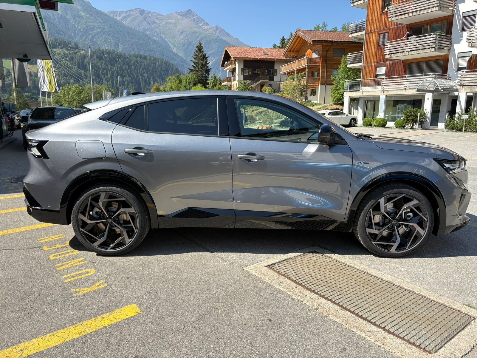RENAULT Rafale 1.2 E-Tech Plug-in Hybrid 300 4x4 Atelier Alp, Plug-in-Hybrid Petrol/Electric, New car, Automatic - 4