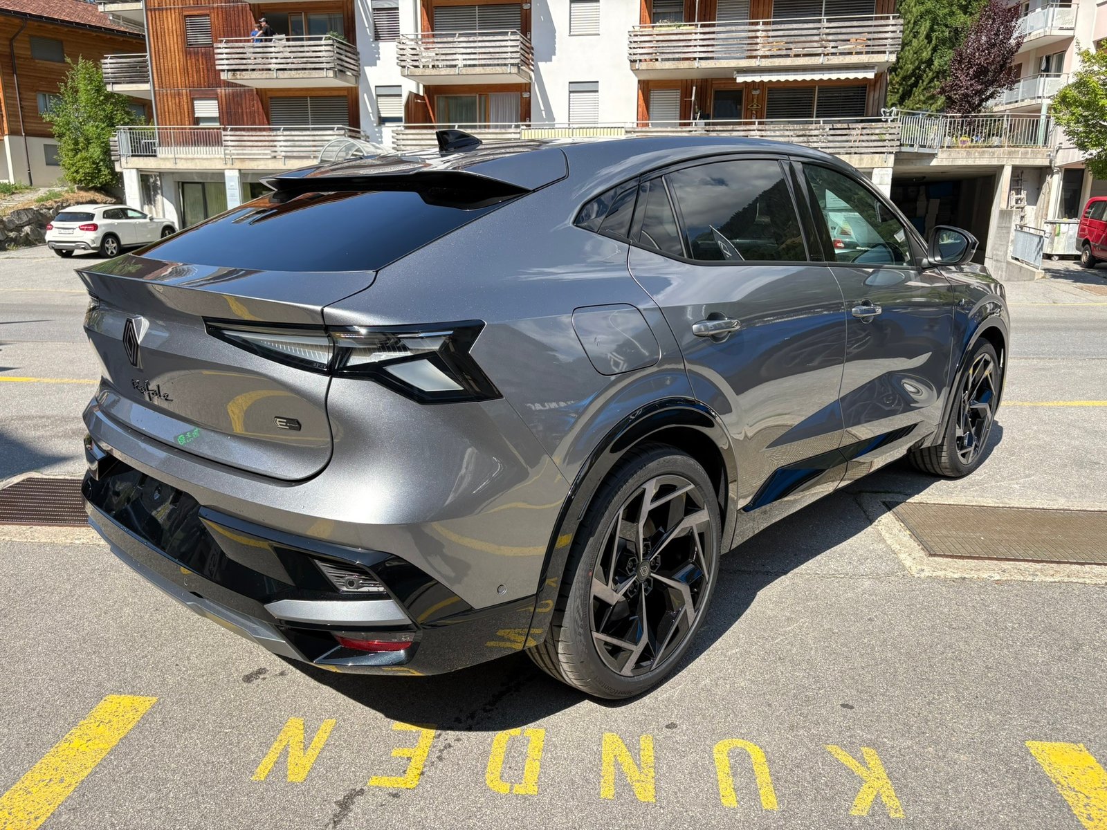 RENAULT Rafale 1.2 E-Tech Plug-in Hybrid 300 4x4 Atelier Alp, Plug-in-Hybrid Petrol/Electric, New car, Automatic - 5