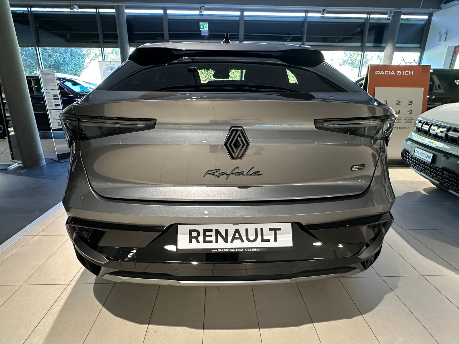 RENAULT RAFALE HYBRID E-TECH Atelier Alpine hyper hybrid E-Tech 4x4 , Plug-in-Hybrid Petrol/Electric, New car, Automatic - 4