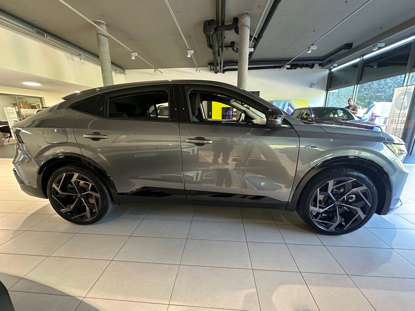 RENAULT RAFALE HYBRID E-TECH Atelier Alpine hyper hybrid E-Tech 4x4 , Plug-in-Hybrid Petrol/Electric, New car, Automatic - 6