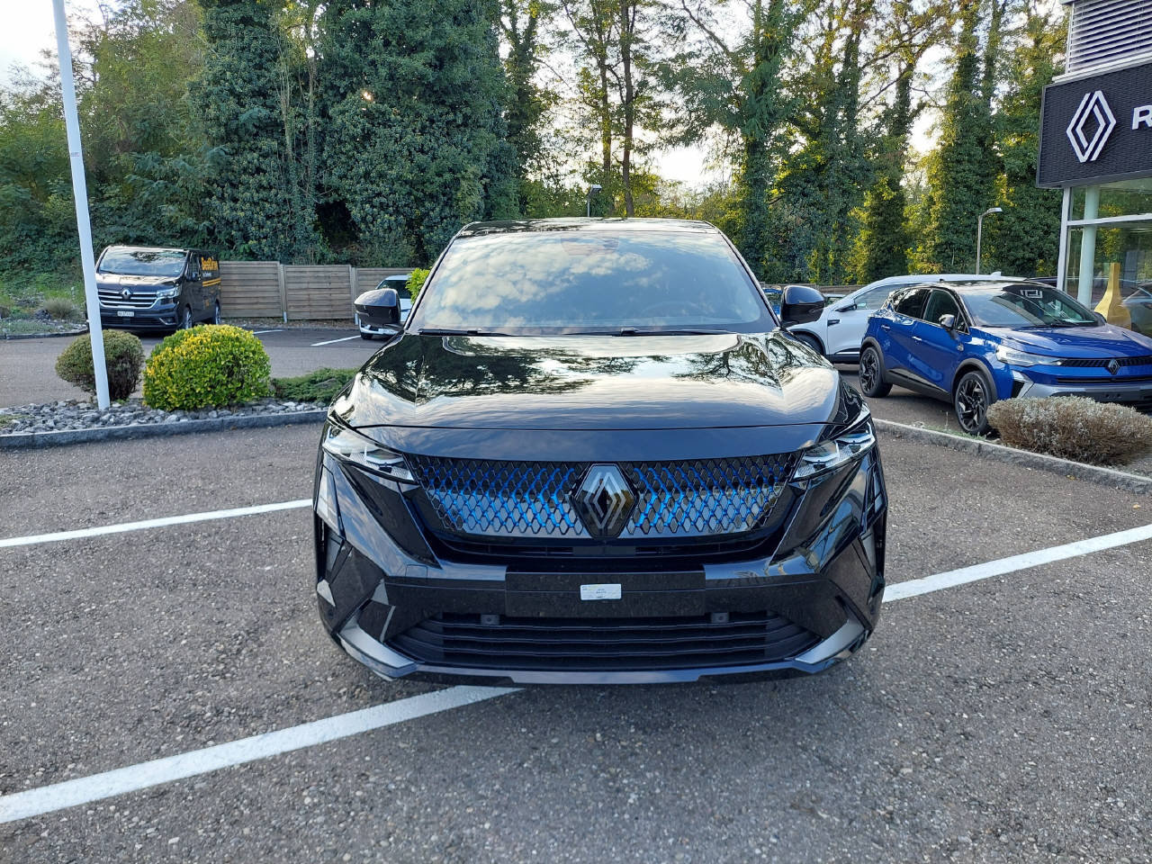 RENAULT RAFALE E-TECH Atelier Alpine hyper hybrid E-Tech 4x4 300PS p, Plug-in-Hybrid Benzin/Elektro, Vorführwagen, Automatik - 2