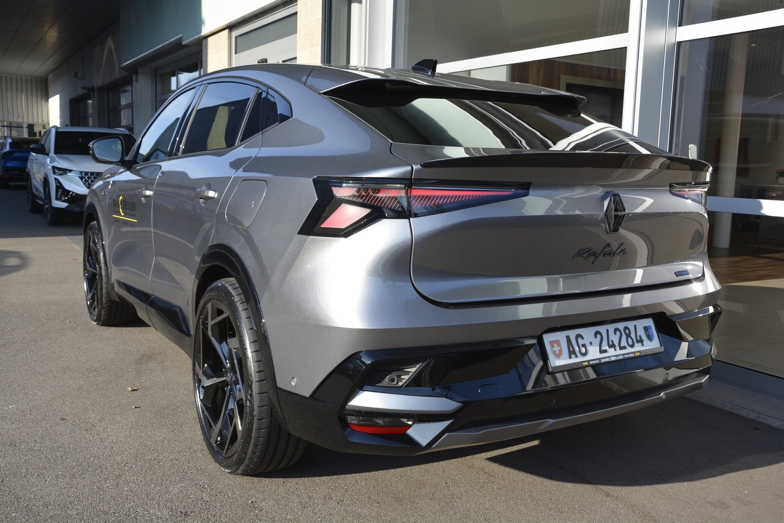 RENAULT RAFALE HYBRID E-TECH Atelier Alpine hyper hybrid E-Tech 4x4 , Plug-in-Hybrid Benzin/Elektro, Vorführwagen, Automatik - 4