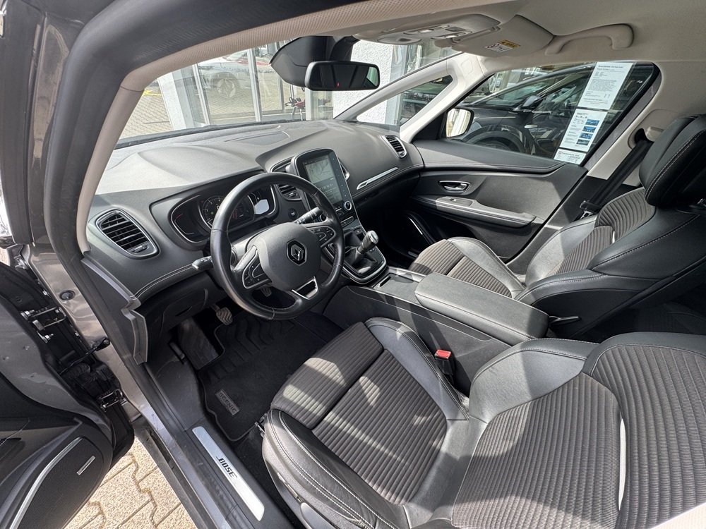 RENAULT Scénic 1.2 TCe 130 Bose, Essence, Occasion / Utilisé, Manuelle - 4