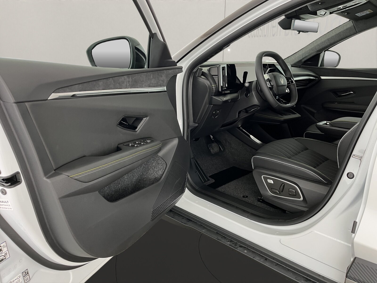 RENAULT Scénic E-Tech iconic, Electric, New car, Automatic - 7